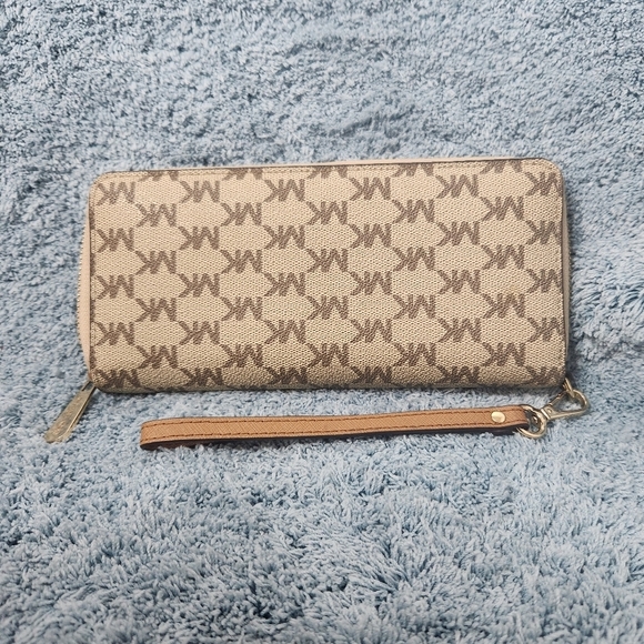 Michael Kors Women's Authentic Wallet Purse - Picture 3 of 5